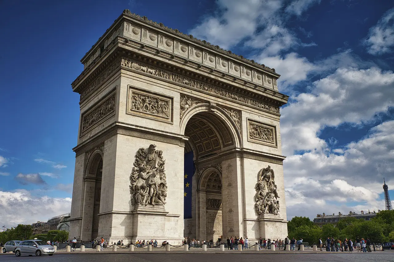 arc de triomphe de paris, monument emblématique de la culture française